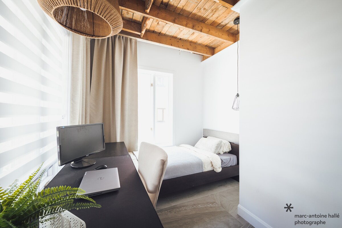 Stôl a spálňa 7, jednolôžko, prízemie. 