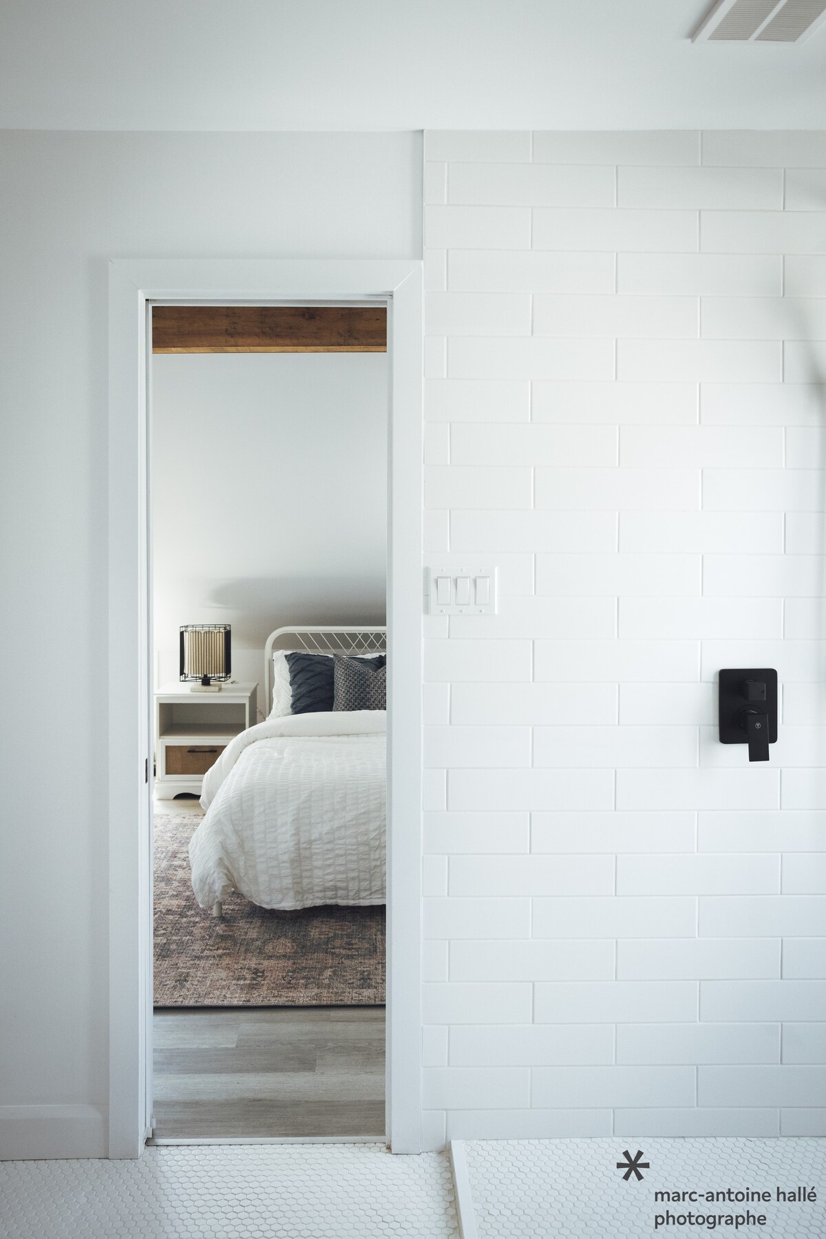 Spálňa 2, manželská posteľ s vlastnou kúpeľňou. Na poschodí. 