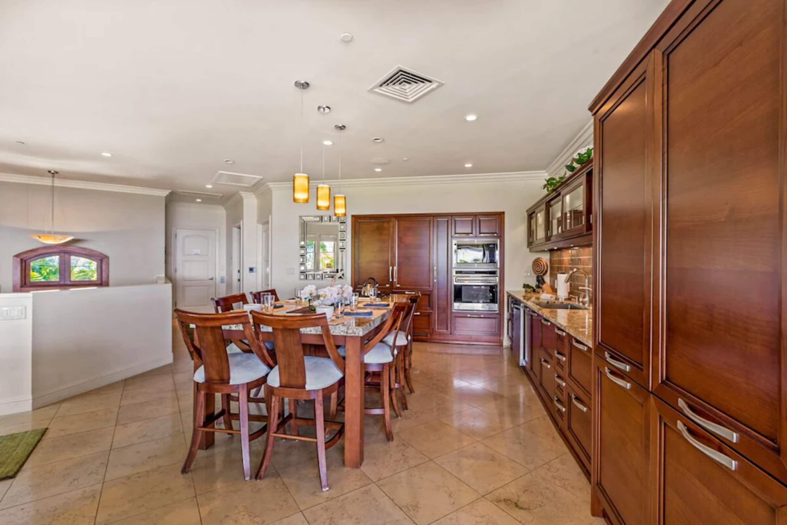 Condo in Kihei · ★4.94 · 3 bedrooms · 6 beds · 3.5 private baths - Image 9