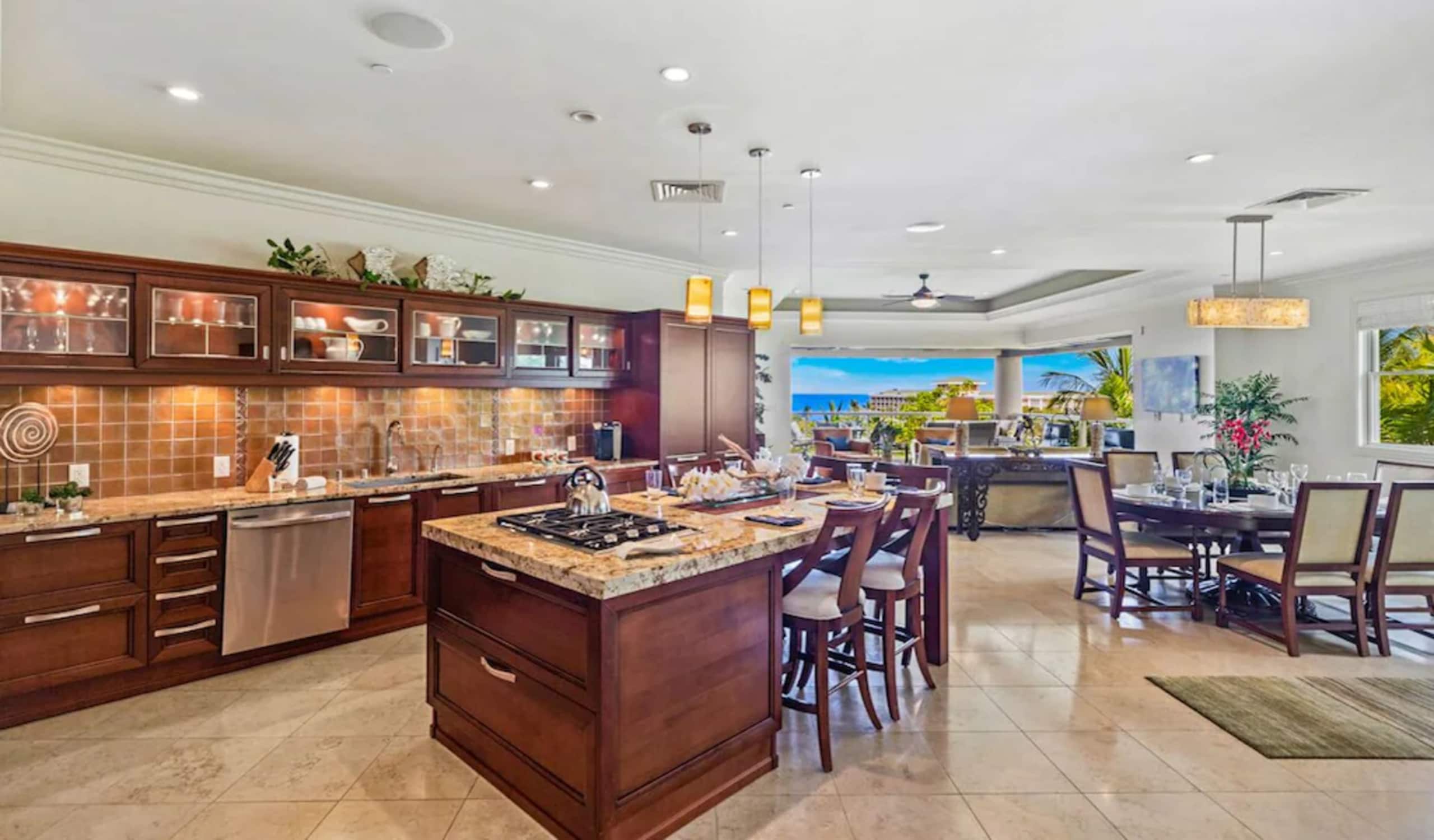 Condo in Kihei · ★4.94 · 3 bedrooms · 6 beds · 3.5 private baths - Image 11