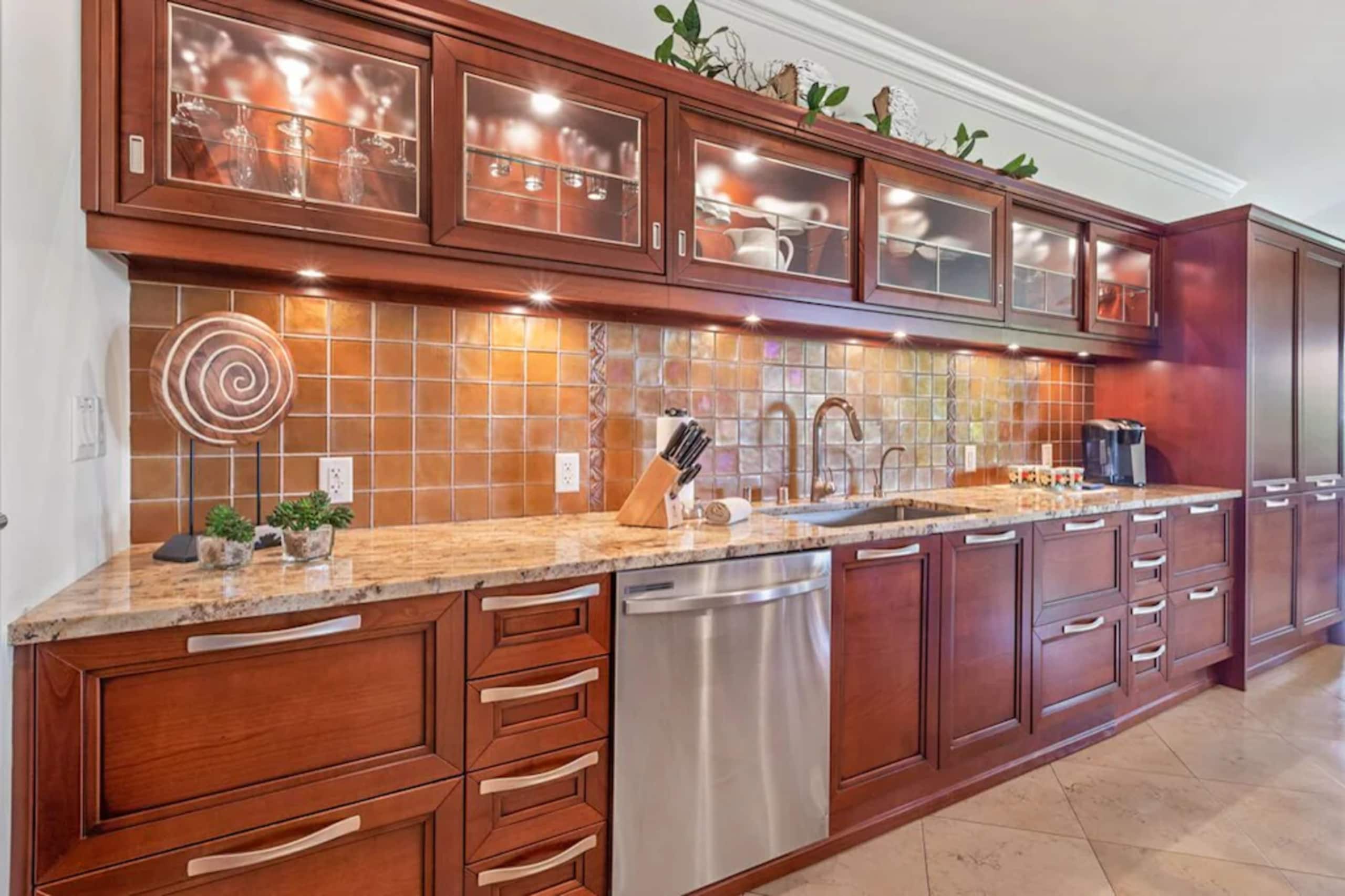 Condo in Kihei · ★4.94 · 3 bedrooms · 6 beds · 3.5 private baths - Image 12
