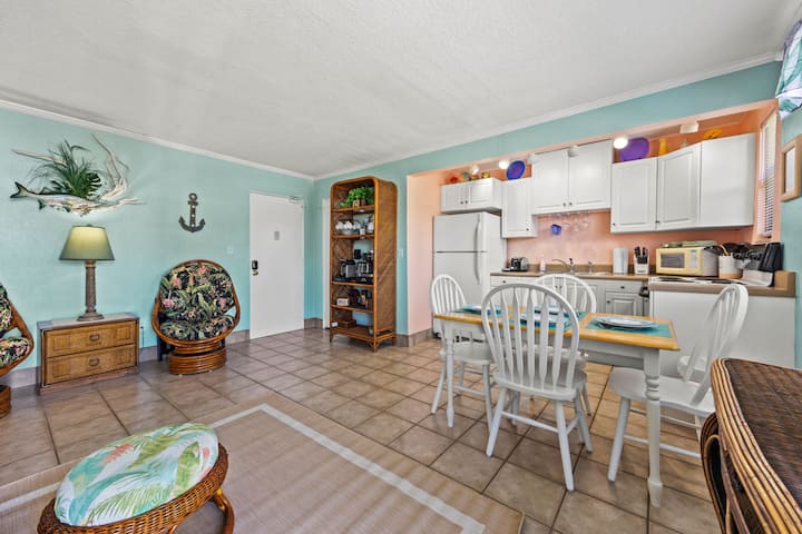 Living room, kitchen and the coffee station. All the space you need to enjoy family vacation, fast getaway or even a #workation