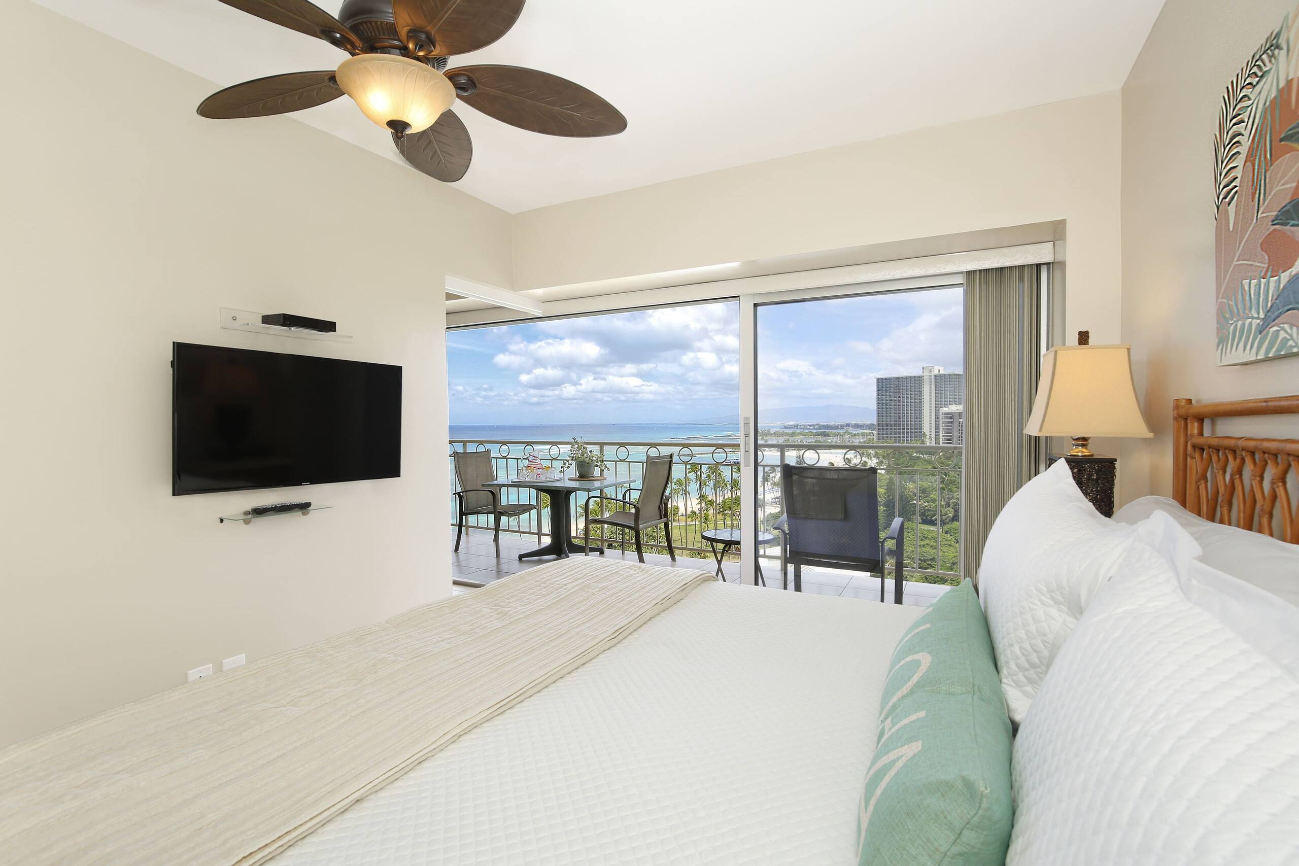 Condo in Honolulu · ★4.67 · 1 bedroom · 2 beds · 1 private bath - Image 1