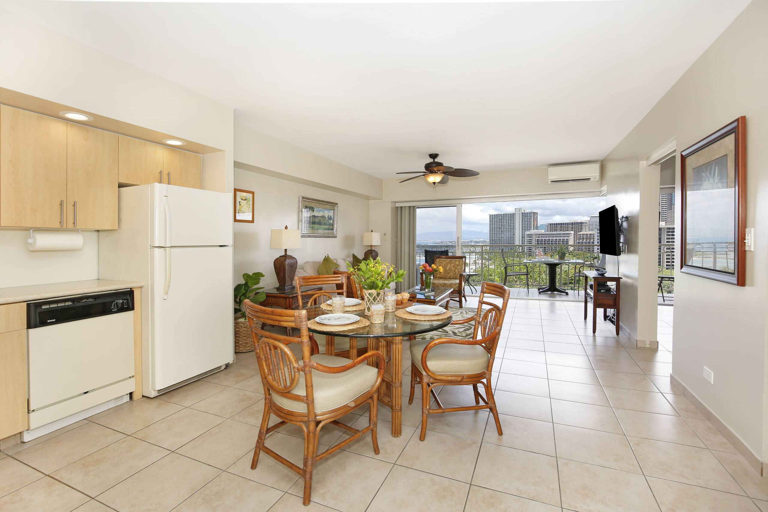 Condo in Honolulu · ★4.67 · 1 bedroom · 2 beds · 1 private bath - Image 9