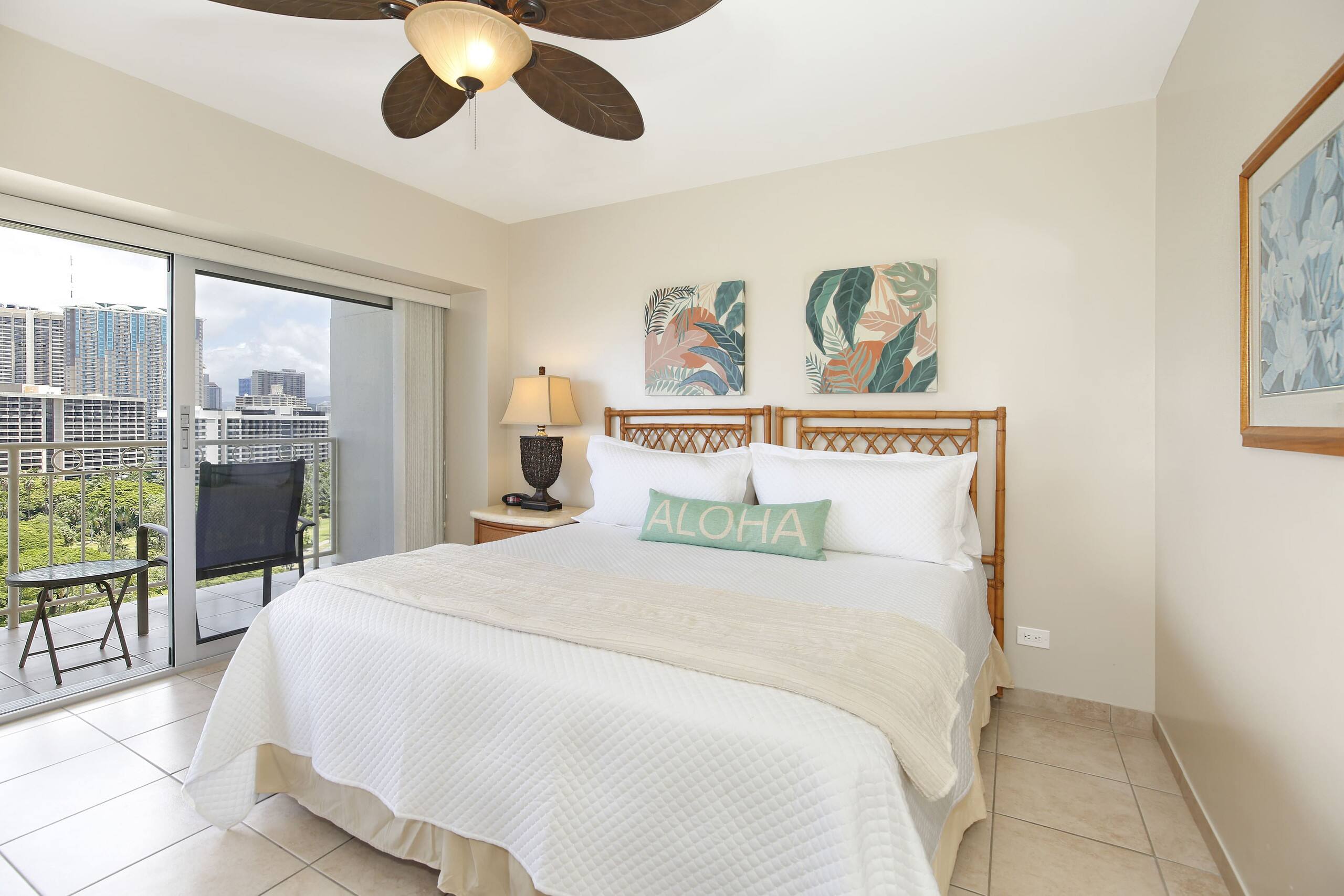 Condo in Honolulu · ★4.67 · 1 bedroom · 2 beds · 1 private bath - Image 12