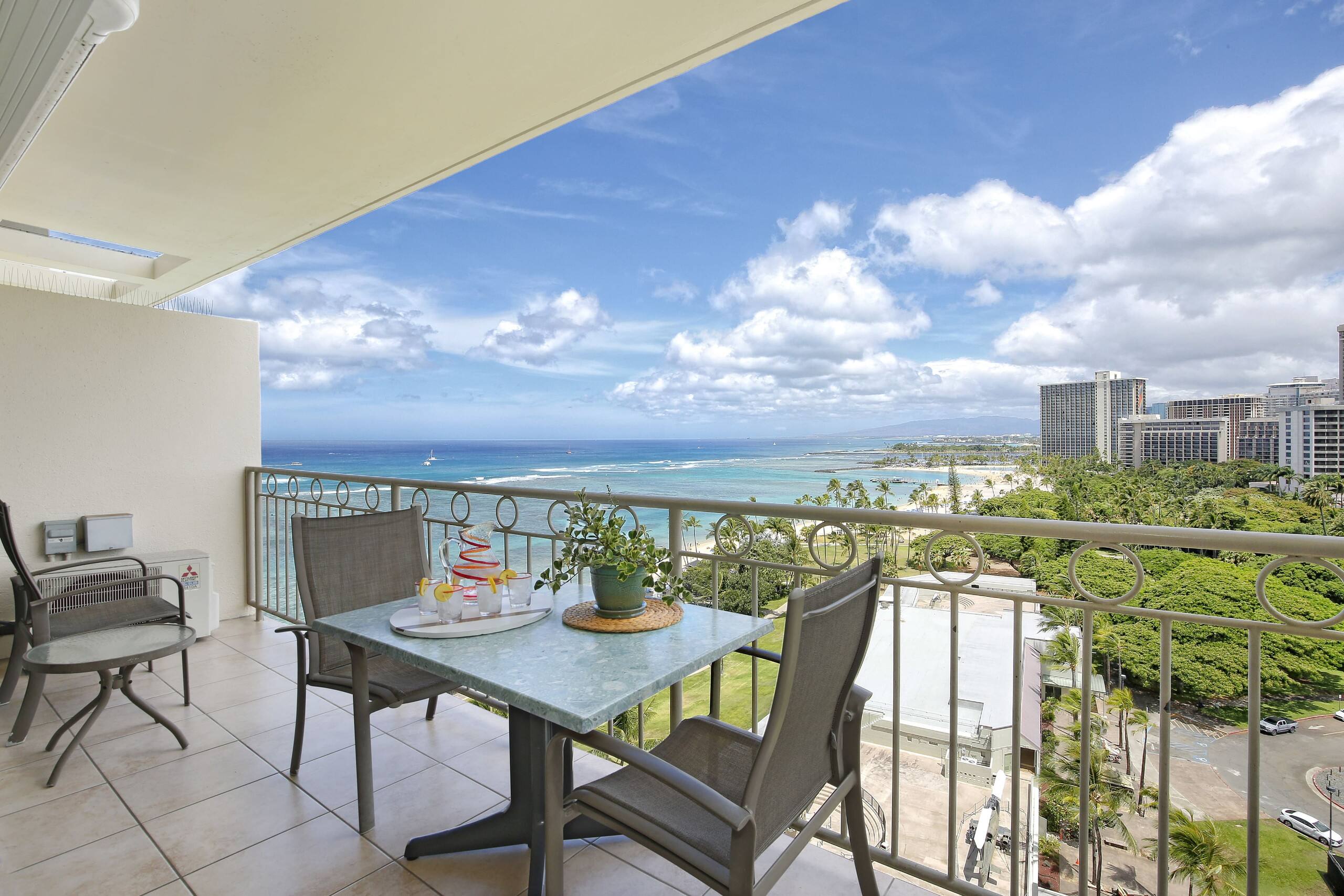 Condo in Honolulu · ★4.67 · 1 bedroom · 2 beds · 1 private bath - Image 19