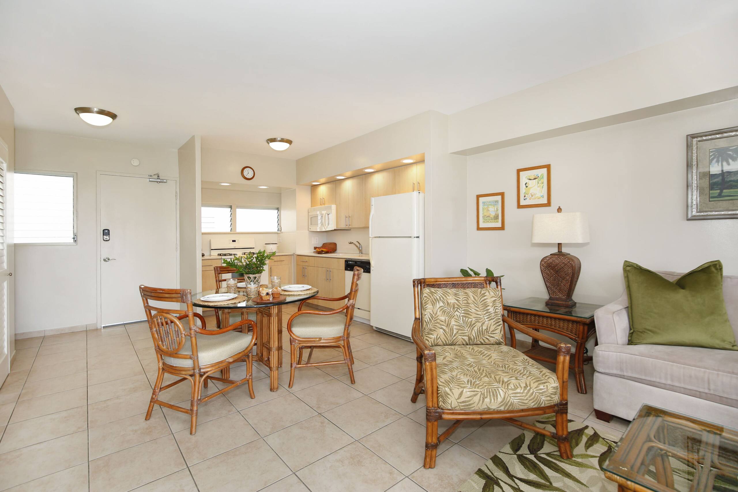 Condo in Honolulu · ★4.67 · 1 bedroom · 2 beds · 1 private bath - Image 8