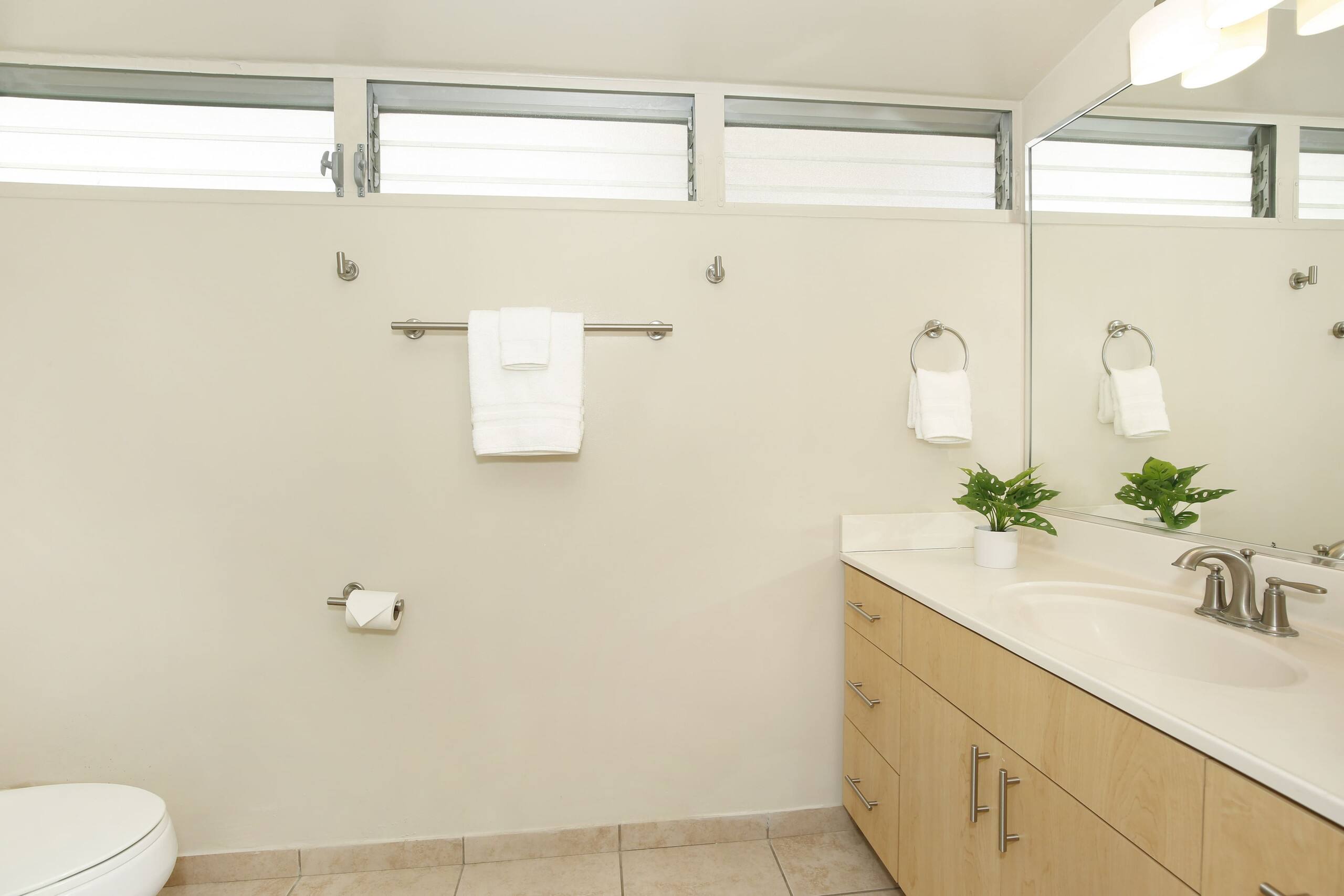 Condo in Honolulu · ★4.67 · 1 bedroom · 2 beds · 1 private bath - Image 16