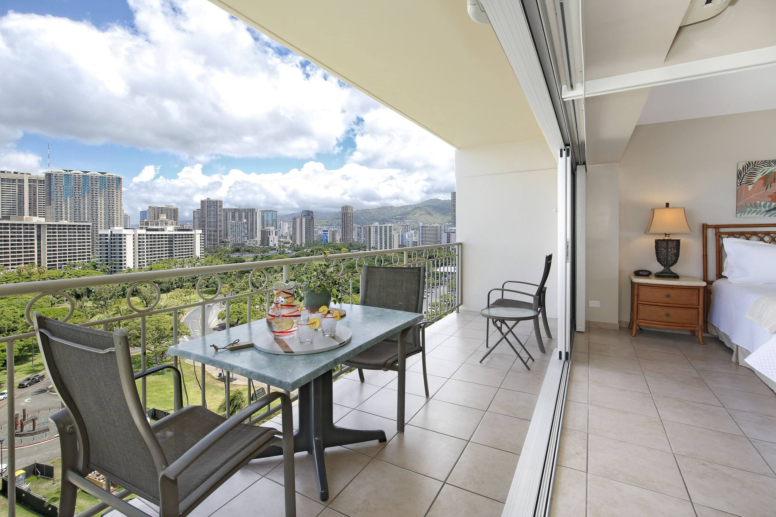 Condo in Honolulu · ★4.67 · 1 bedroom · 2 beds · 1 private bath - Image 22