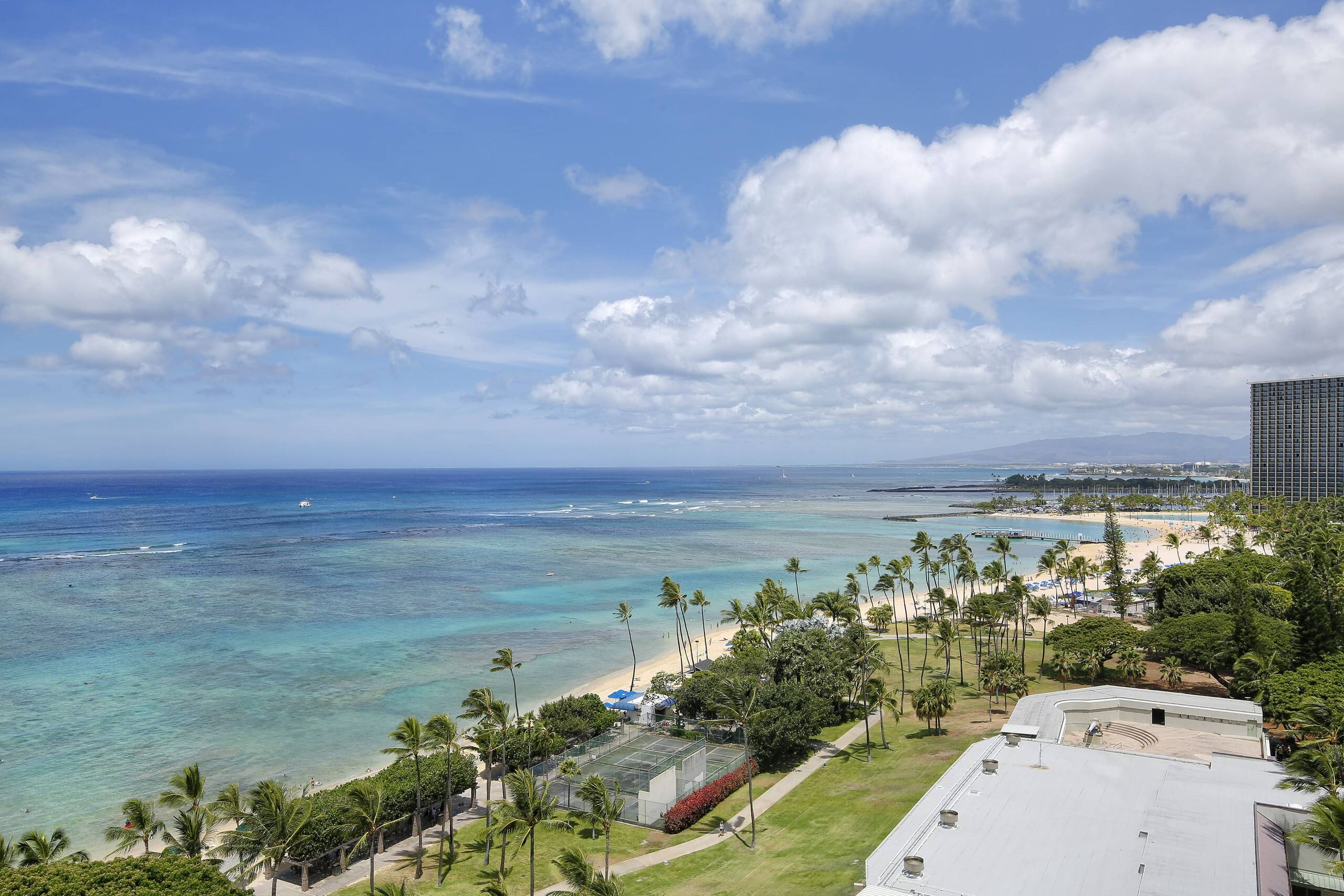Condo in Honolulu · ★4.67 · 1 bedroom · 2 beds · 1 private bath - Image 18