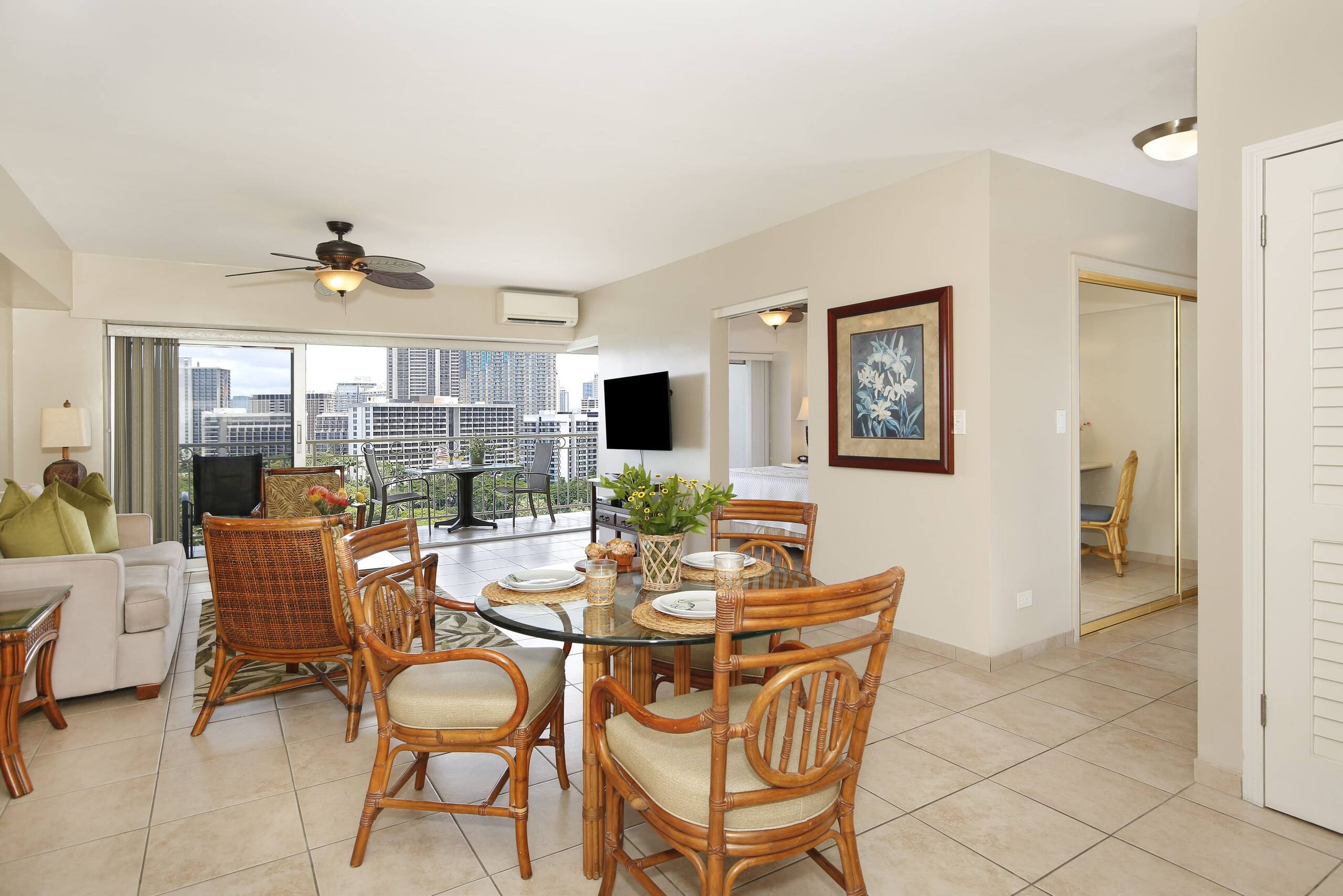 Condo in Honolulu · ★4.67 · 1 bedroom · 2 beds · 1 private bath - Image 11