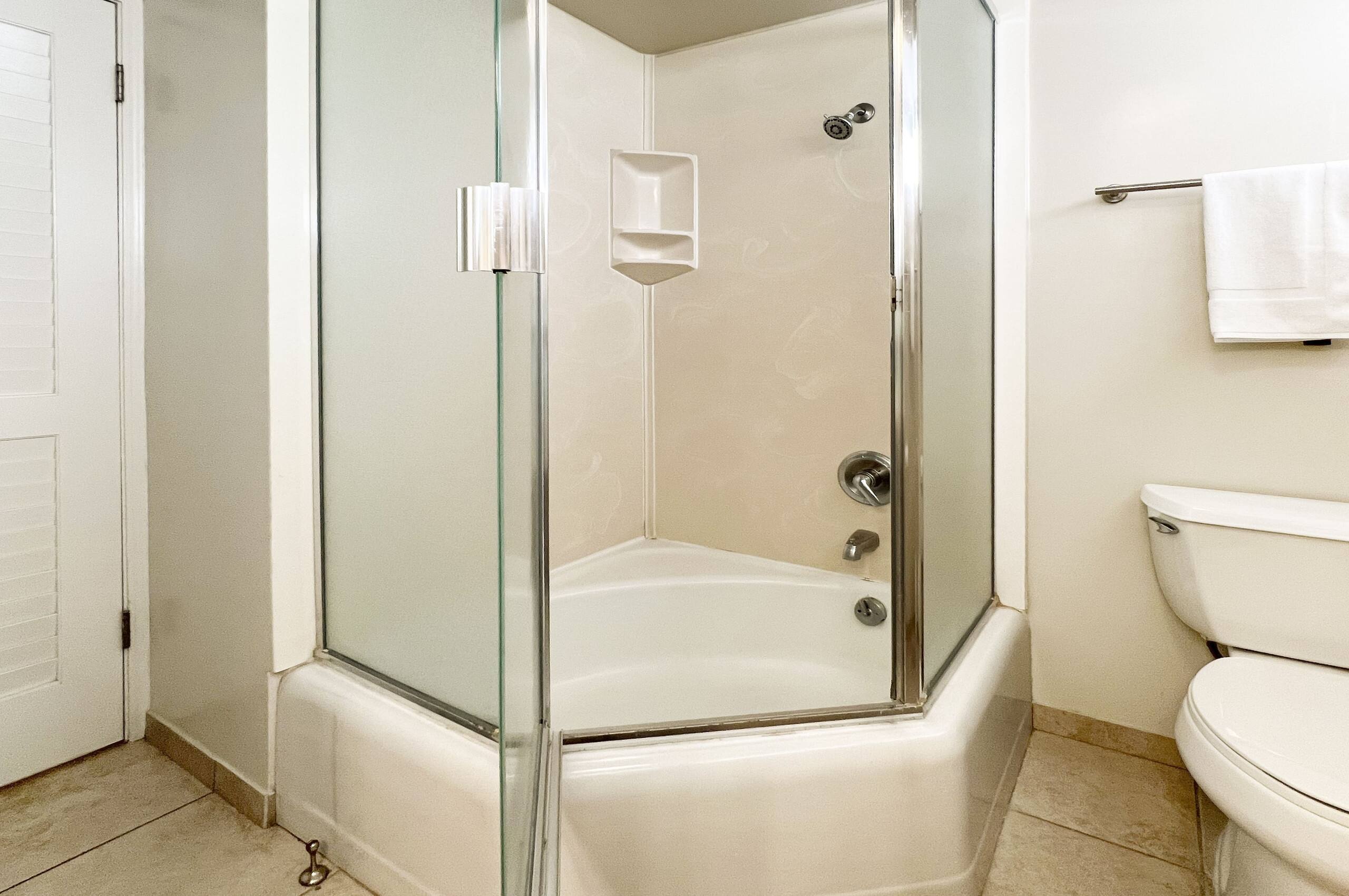 Condo in Honolulu · ★4.67 · 1 bedroom · 2 beds · 1 private bath - Image 15