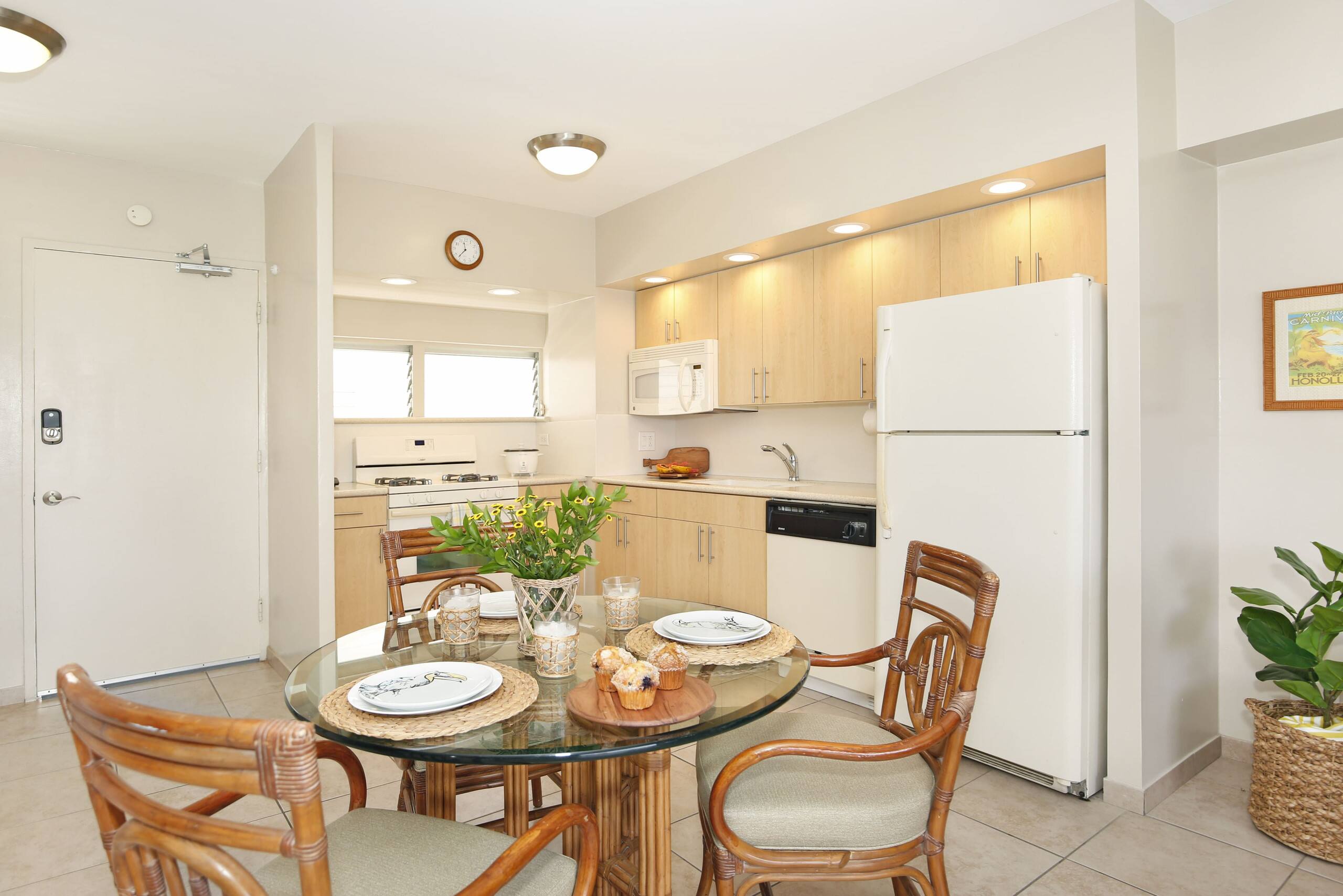 Condo in Honolulu · ★4.67 · 1 bedroom · 2 beds · 1 private bath - Image 6