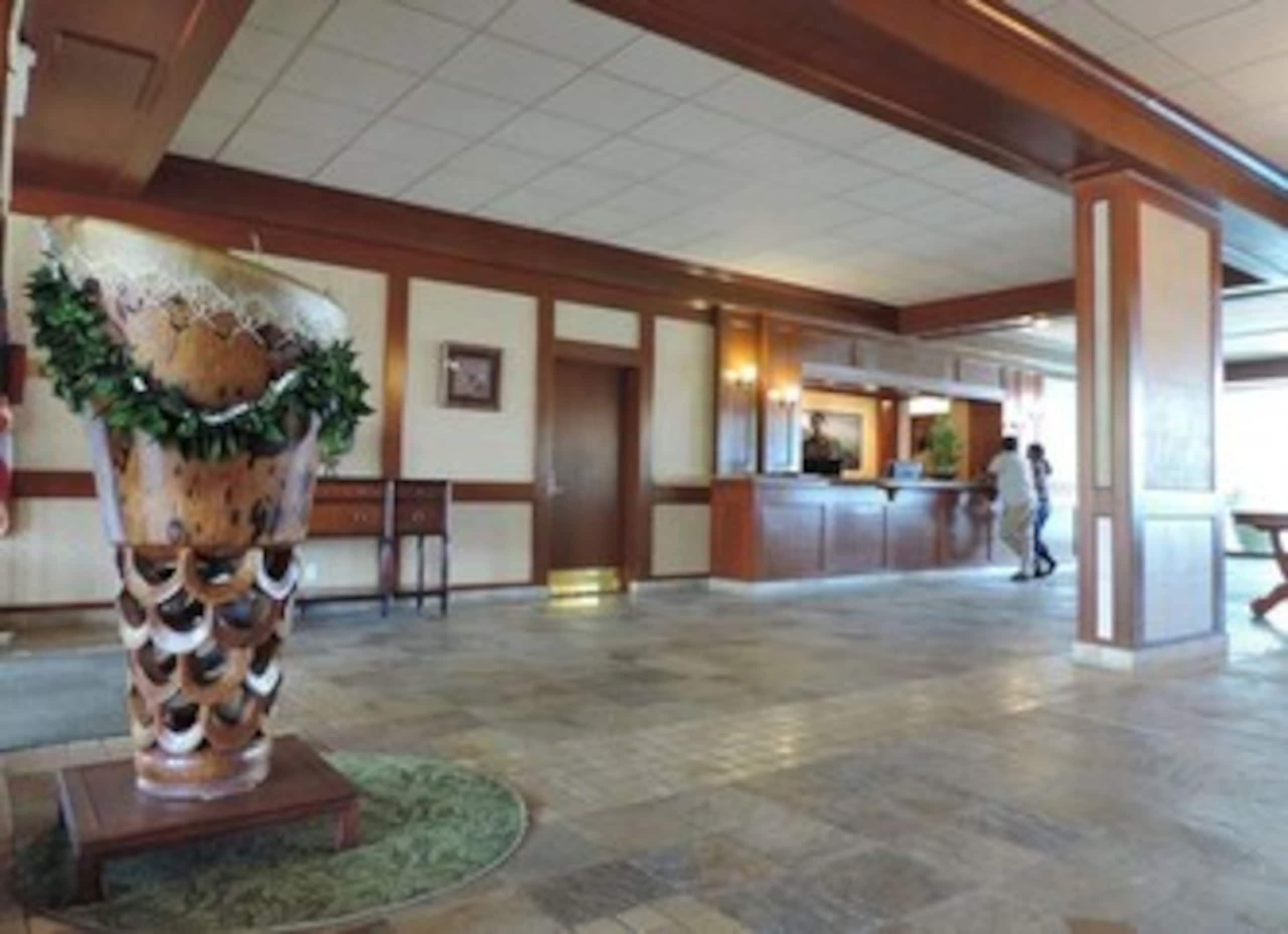 Beachfront Condo Lahaina Shores.  Fully upgraded! - Image 18