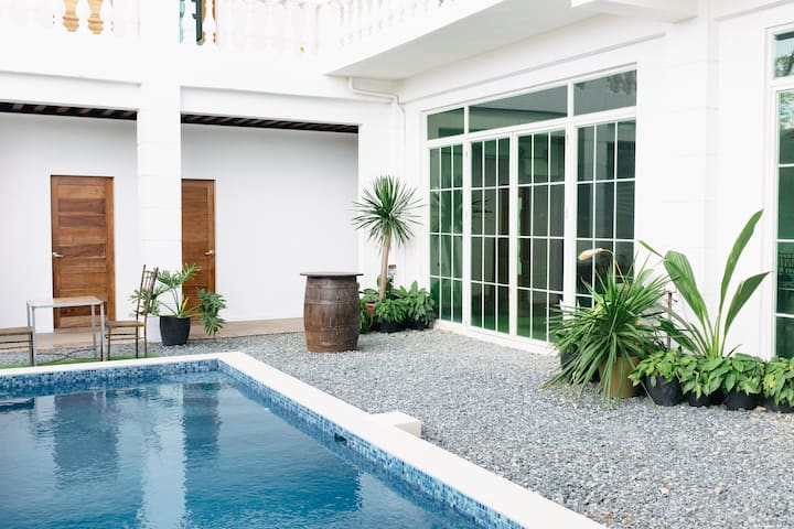 Private estate for 30pax. Great for events.