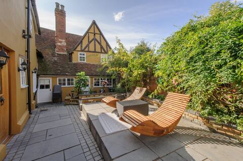 Huge Deluxe 600 Year Manor Hot Tub Cinema Room Sky