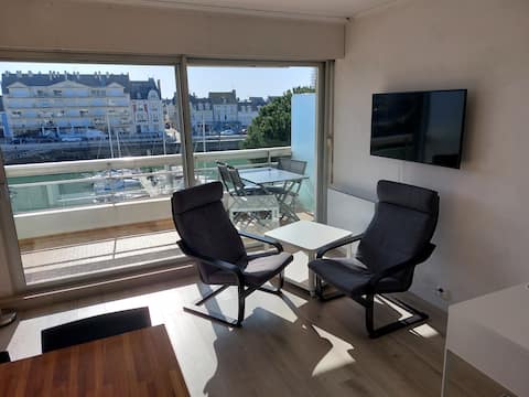 Popular Airbnb listing: Cozy studio by the water in La Baule Escoublac