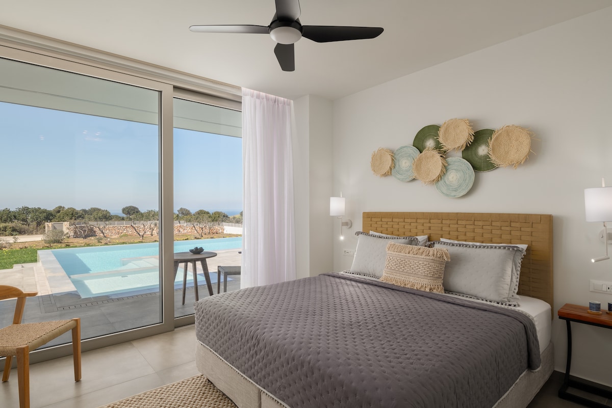 غرفة النوم المزدوجة ذات الحجم الكبير هي ملاذ مريح للأزواج. 