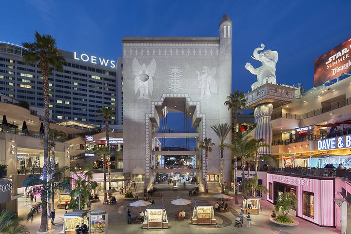 Hollywood Spacious Condo gallery image 5