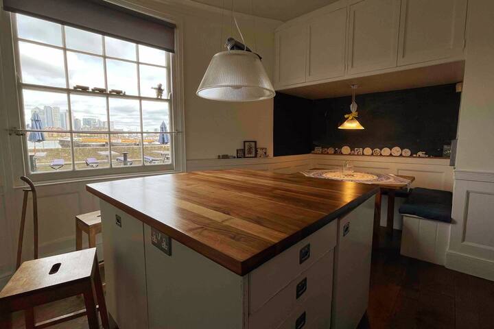 Great Riverside Townhouse, London gallery image 4