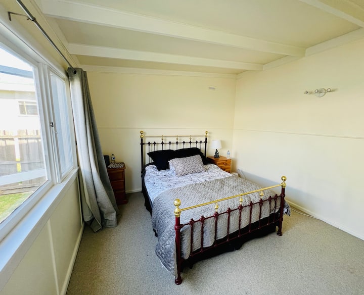 Proper oldschool beach shack, with an open fire Vacation homes for