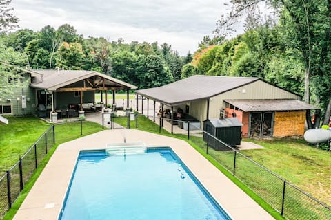 Home in Dowagiac with private pool