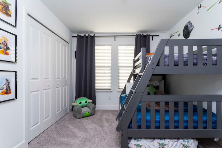 Fun Star wars/ Mandalorian bedroom w/ flat screen TV
Bunk bed configuration
Twin over full over twin trundle 