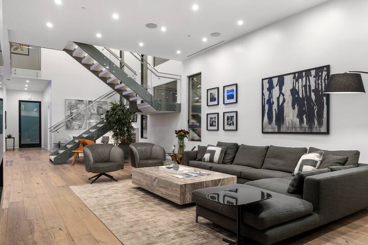 Stylish WeHo Getaway w/ Pool, Cabana & Vibes gallery image 4