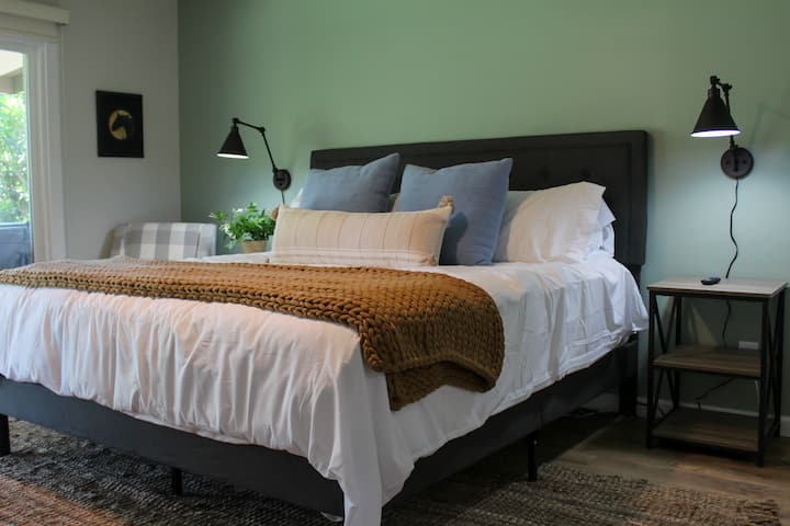 [Primary Bedroom] King Bed