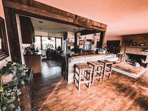 Bass & Sparrow  - Spa Retreat on the MKE River