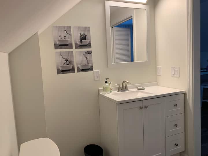 Cozy , Pet Friendly, Quiet One Bedroom Studio - Biddeford, ME