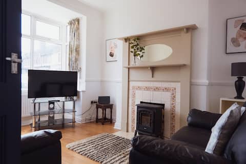 Popular Airbnb listing: Dog friendly. Parking for 2 vehicles - Grove House in New Waltham