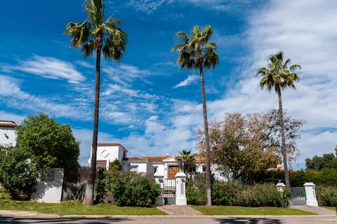 Large Villa with pool. RENTAL HOME SOTOGRANDE
