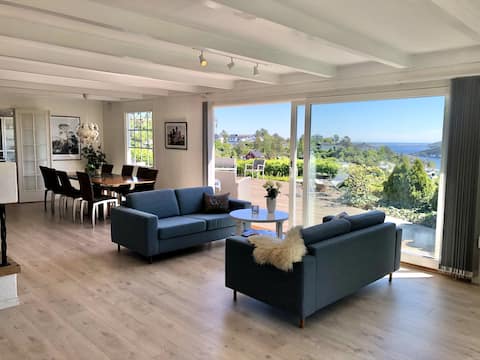 Large 4 bedroom detached house, close to beach