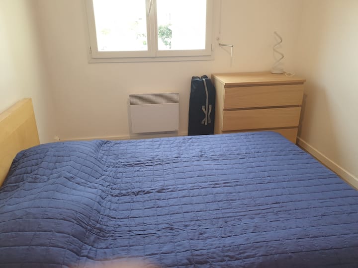 241 habitación principal con cuna paraguas