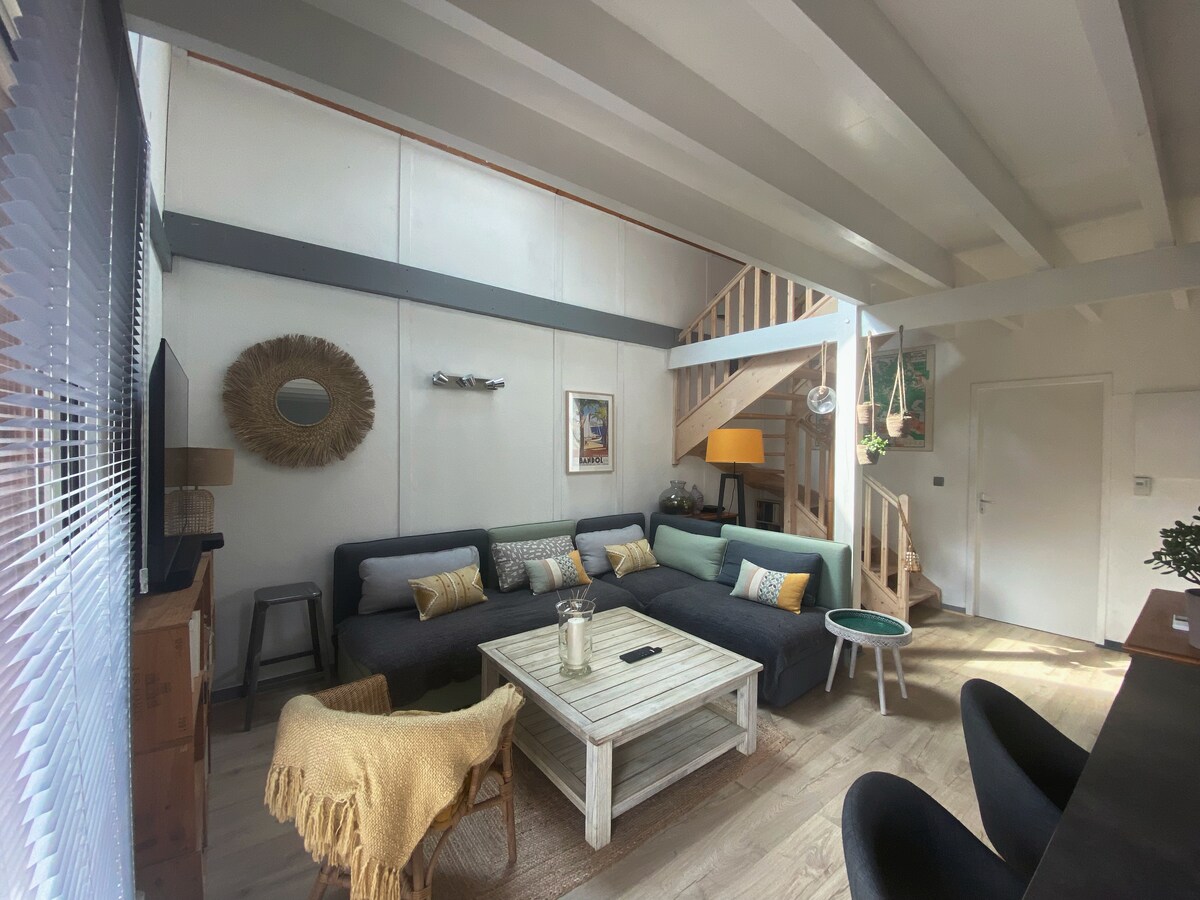 Annuncio Airbnb popolare: Nice lakeside cottage a Hourtin