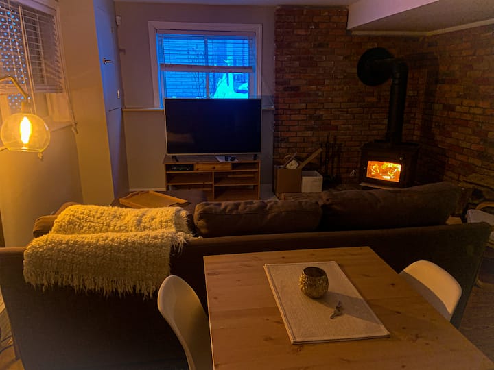 Renovated, Cozy 1-bed Guest Suite. Free Parking. - 킹스톤