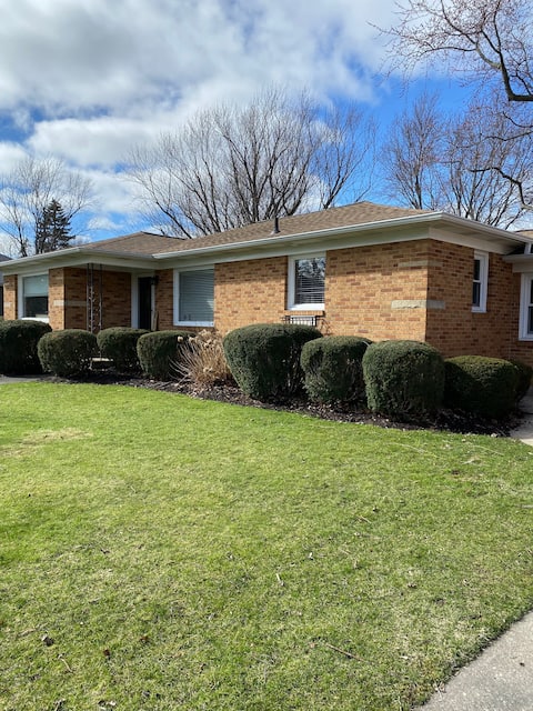 Complete lower level 1 mile from downtown Holland