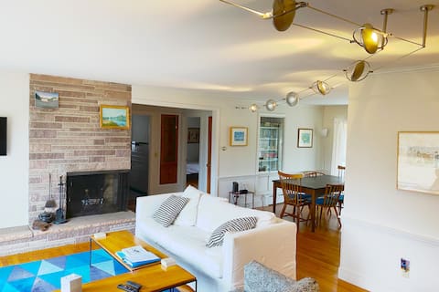 Successful Airbnb property: Peaceful two-bedroom home surrounded by nature in Massachusetts