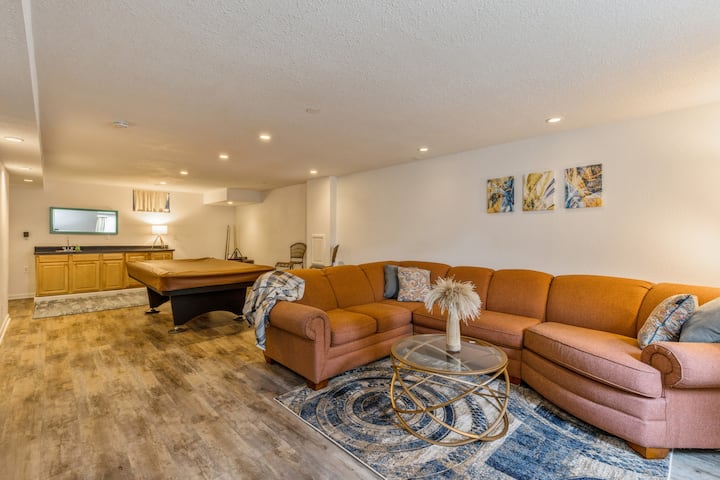•Vibrant 4 Bedroom House 2 King Beds In Ankeny• - Ankeny, IA