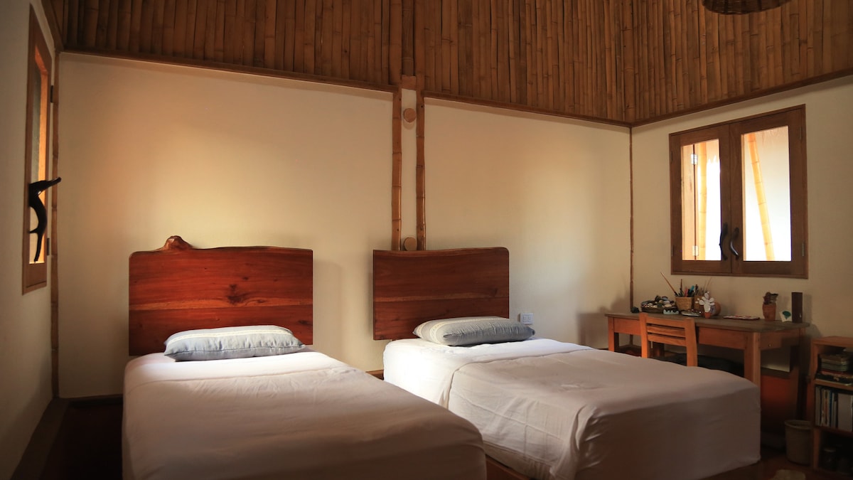 Tieto dve oddelené postele je možné kombinovať a vytvoriť tak manželskú posteľ veľkosti King.  :)