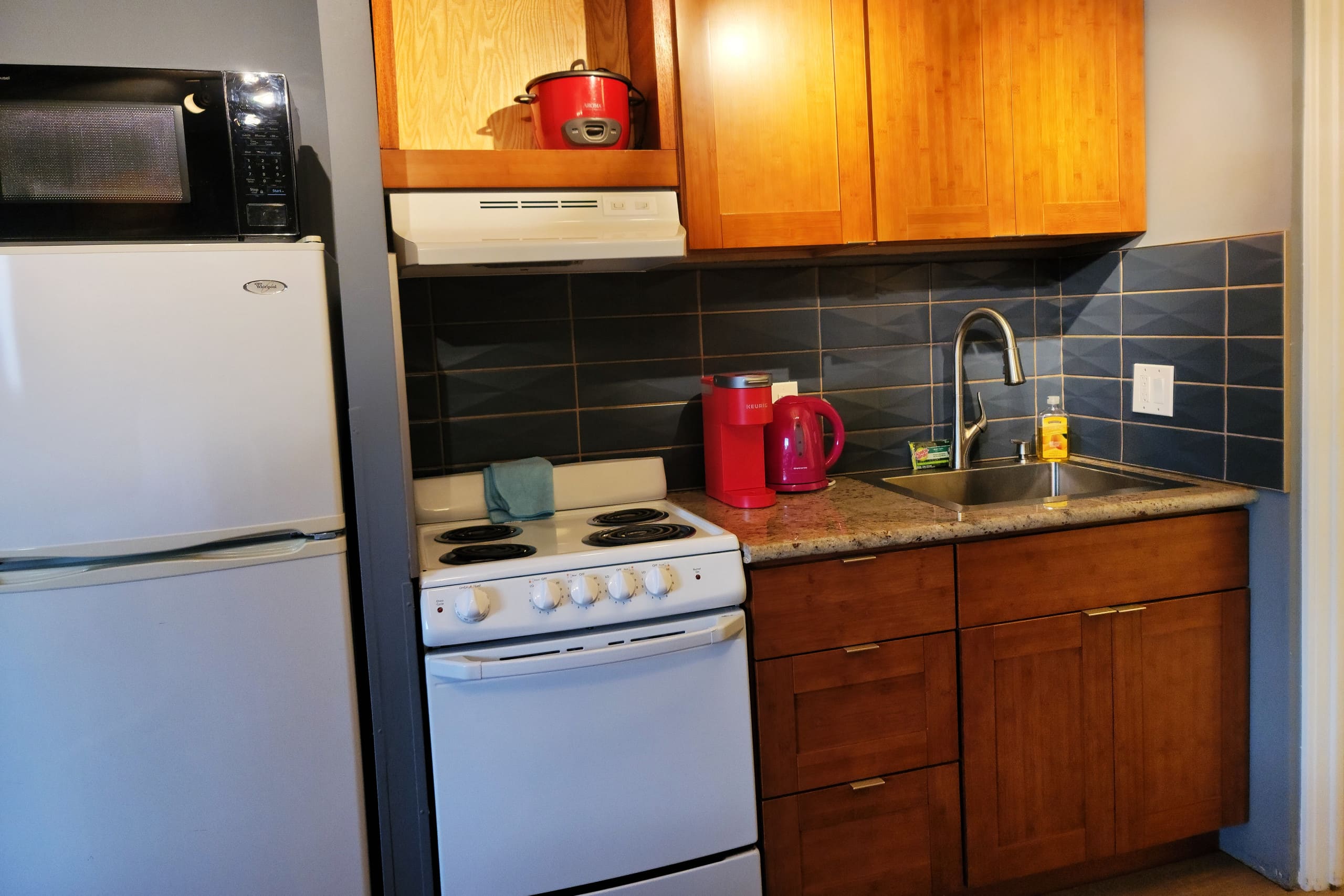 Condo in Honolulu · ★4.84 · 1 bedroom · 2 beds · 1 bath - Image 3