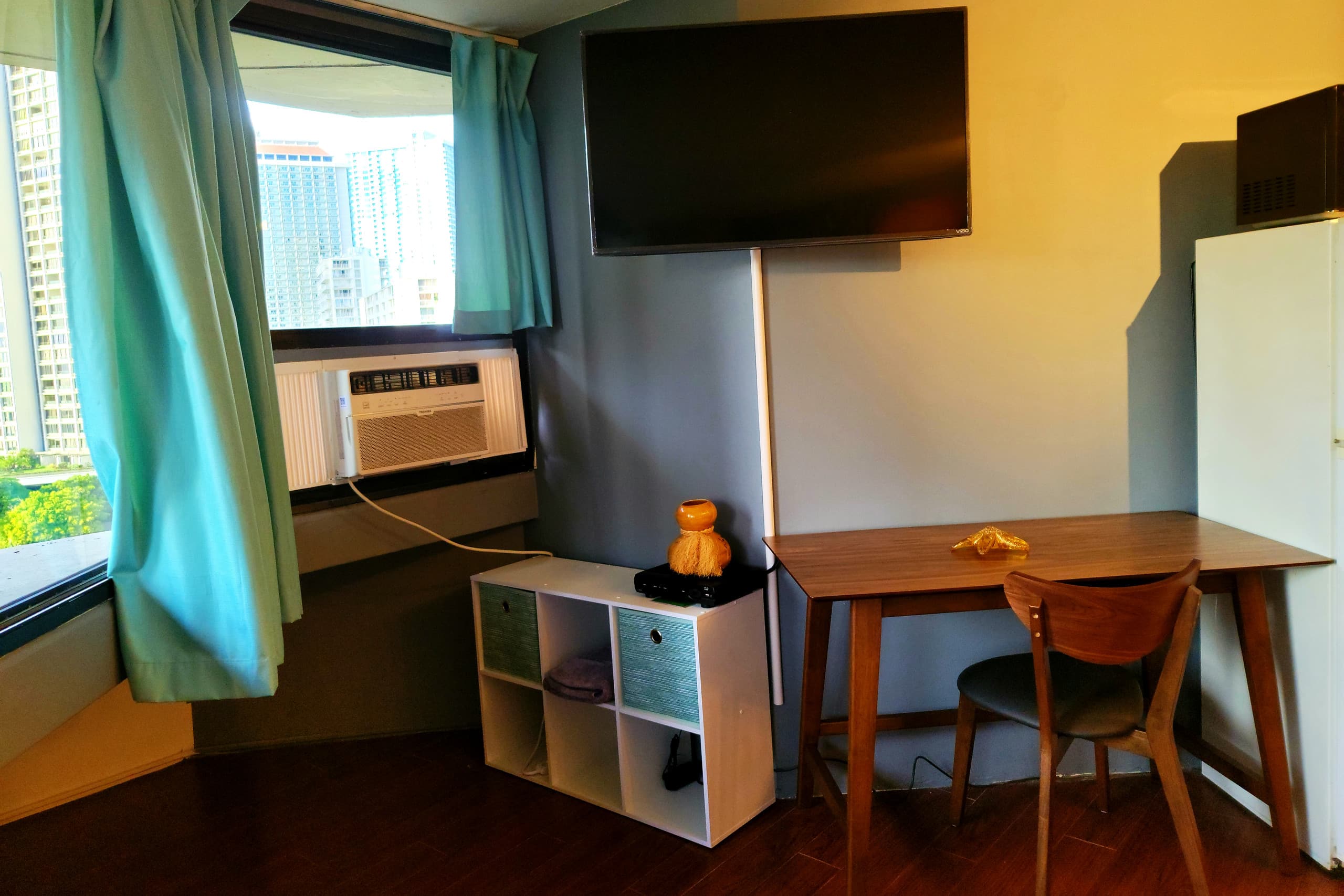 Condo in Honolulu · ★4.84 · 1 bedroom · 2 beds · 1 bath - Image 2