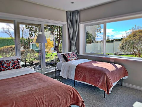 Bright 2BR Close to Beach, Skiing, and Shopping