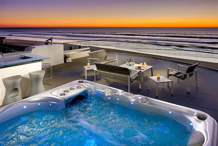 Crown Jewel in Mission Beach w/ rooftop hot tub