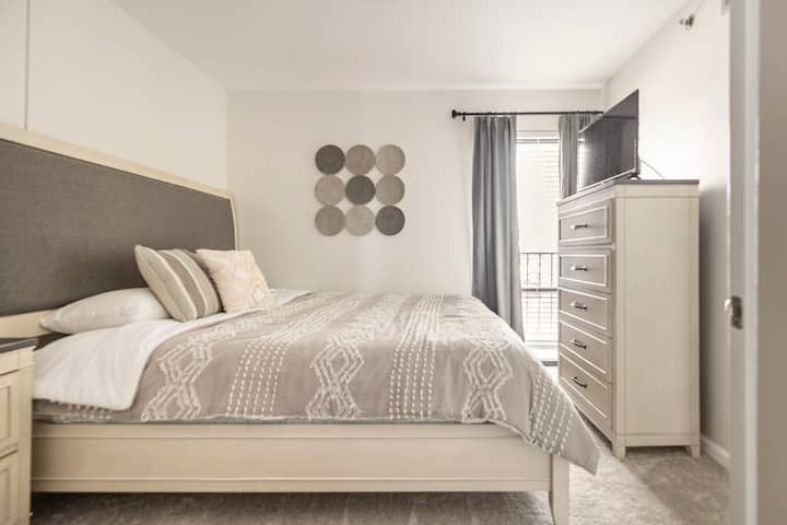 Საწოლი 193 × 203 სმ.