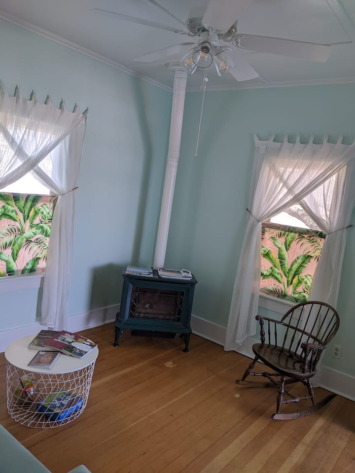 Historic Bungalow On Quiet Street Near Downtown - Silver City, NM