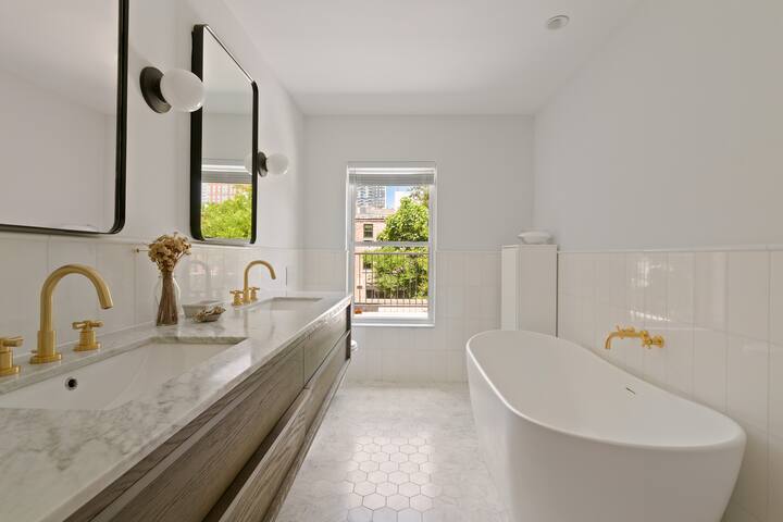 Beautiful 3 bed newly renovated with roof terrace gallery image 4