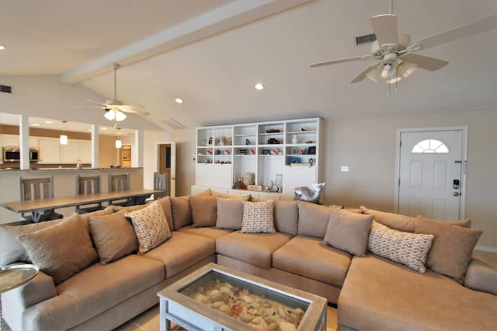 Coastal Getaway W/pool, Hot Tub & Views For Days! - Rockport, TX