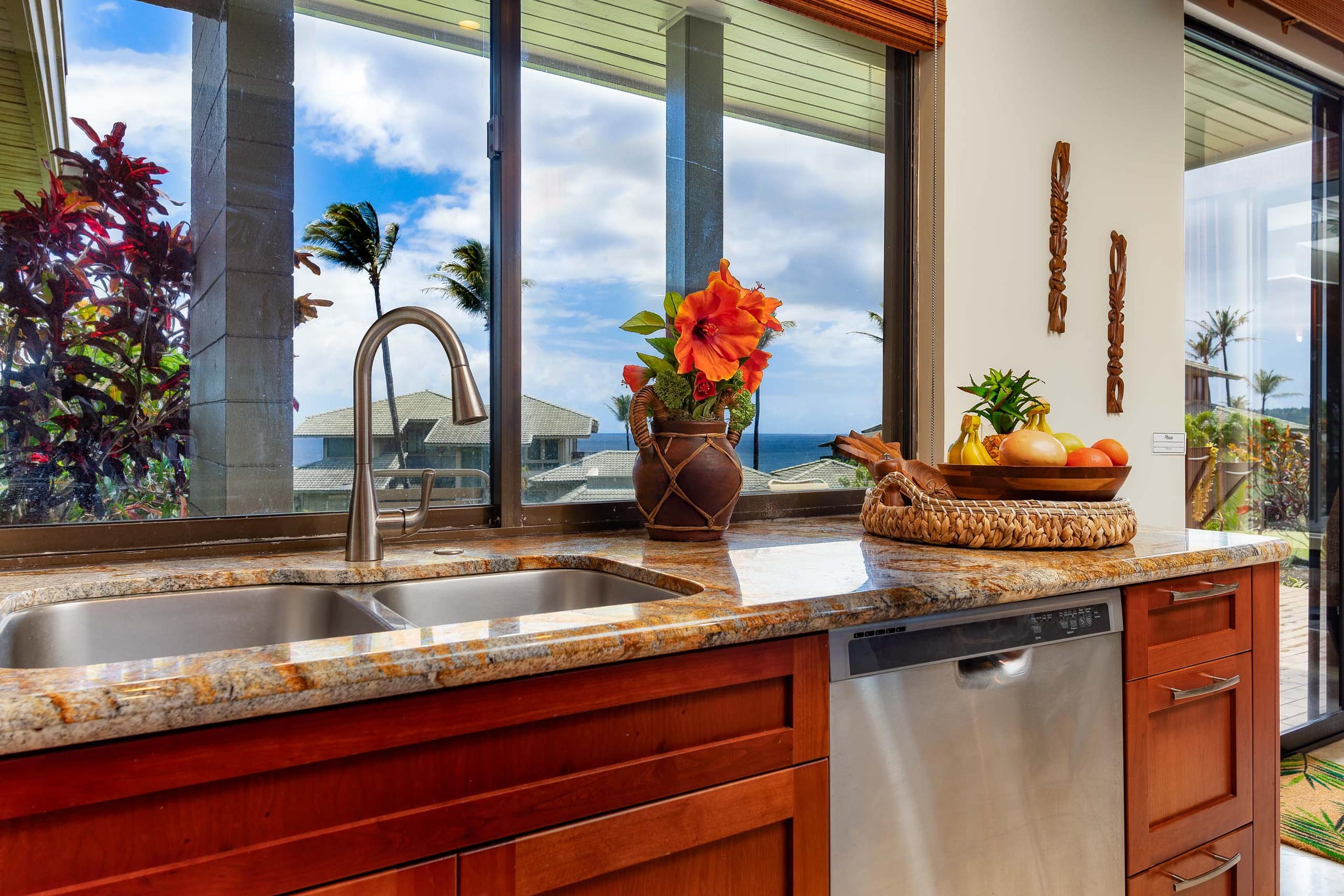 Condo in Lahaina · ★4.62 · 1 bedroom · 2 beds · 1 bath - Image 7